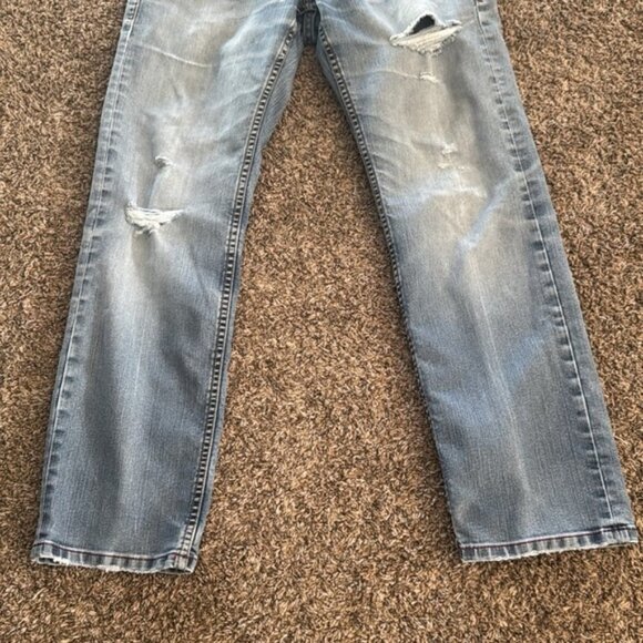 Tommy Bahama 32 x 28 Light Wash Distressed Athletic Straight - Picture 8 of 16